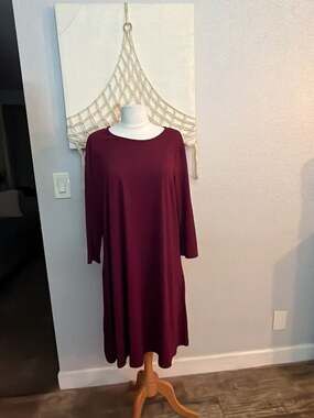 Jamie & Layla Women's Solid Burgundy 3/4 Sleeve Swing Dress